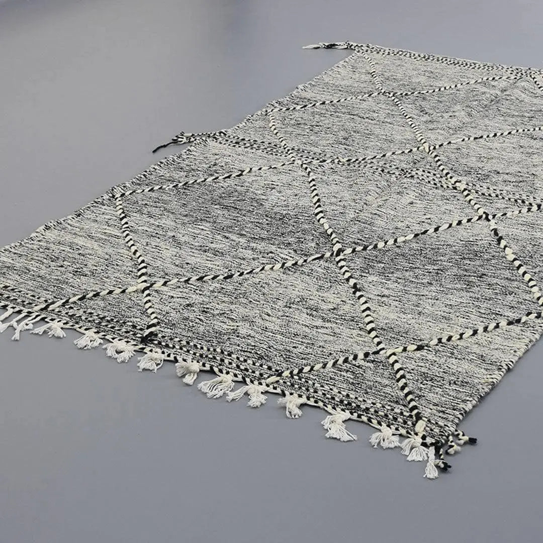 Moroccan Kilim Rug 4.5 x 8.2 ft / 137 x 250 cm - Ettilux Home