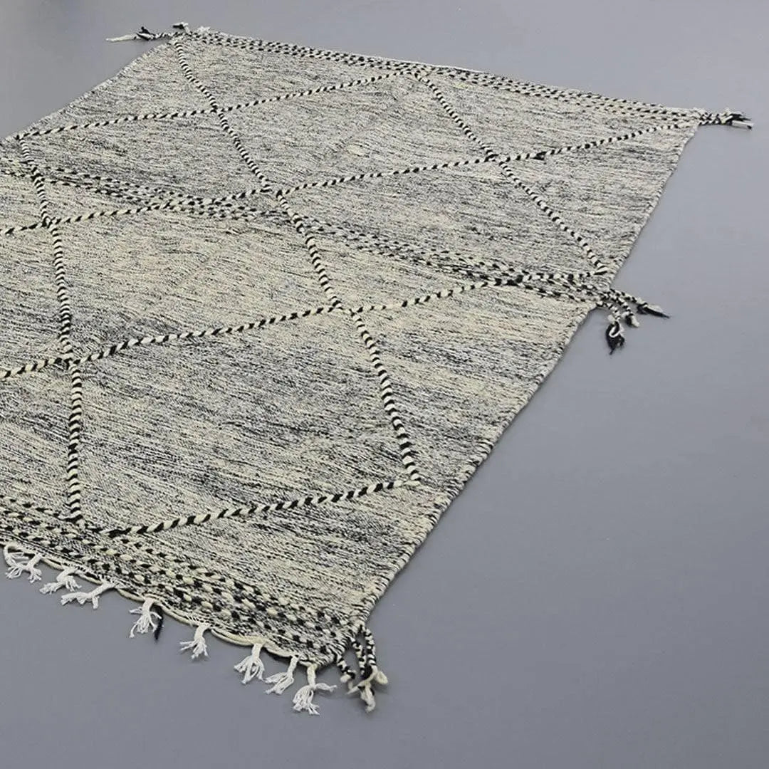 Moroccan Kilim Rug 4.7 x 8.3 ft / 145 x 255 cm - Ettilux Home