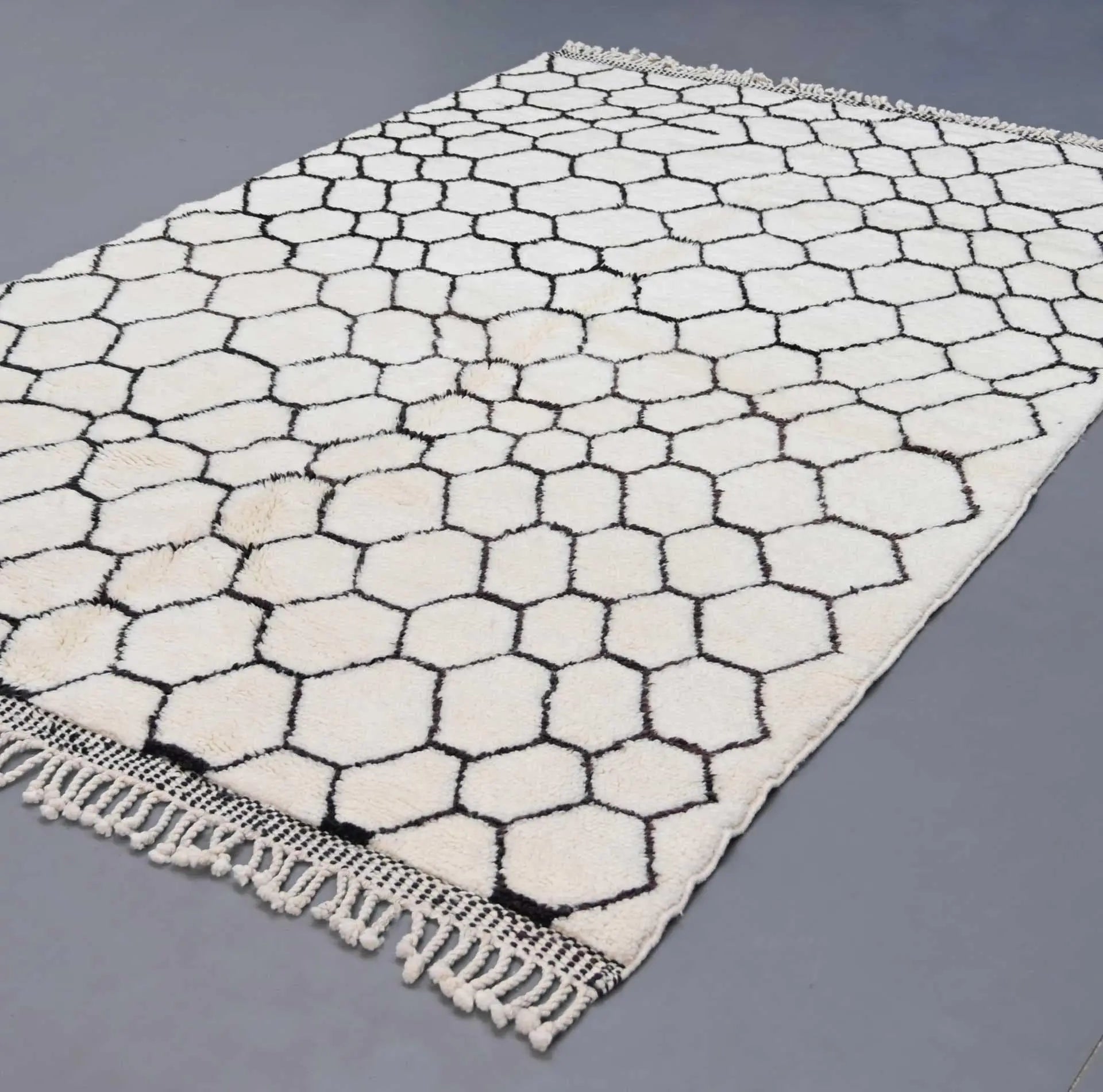 White Luxury Beni Mrirt Rug 6.5 x 9.8 feet / 200 x 300 cm - Ettilux Home