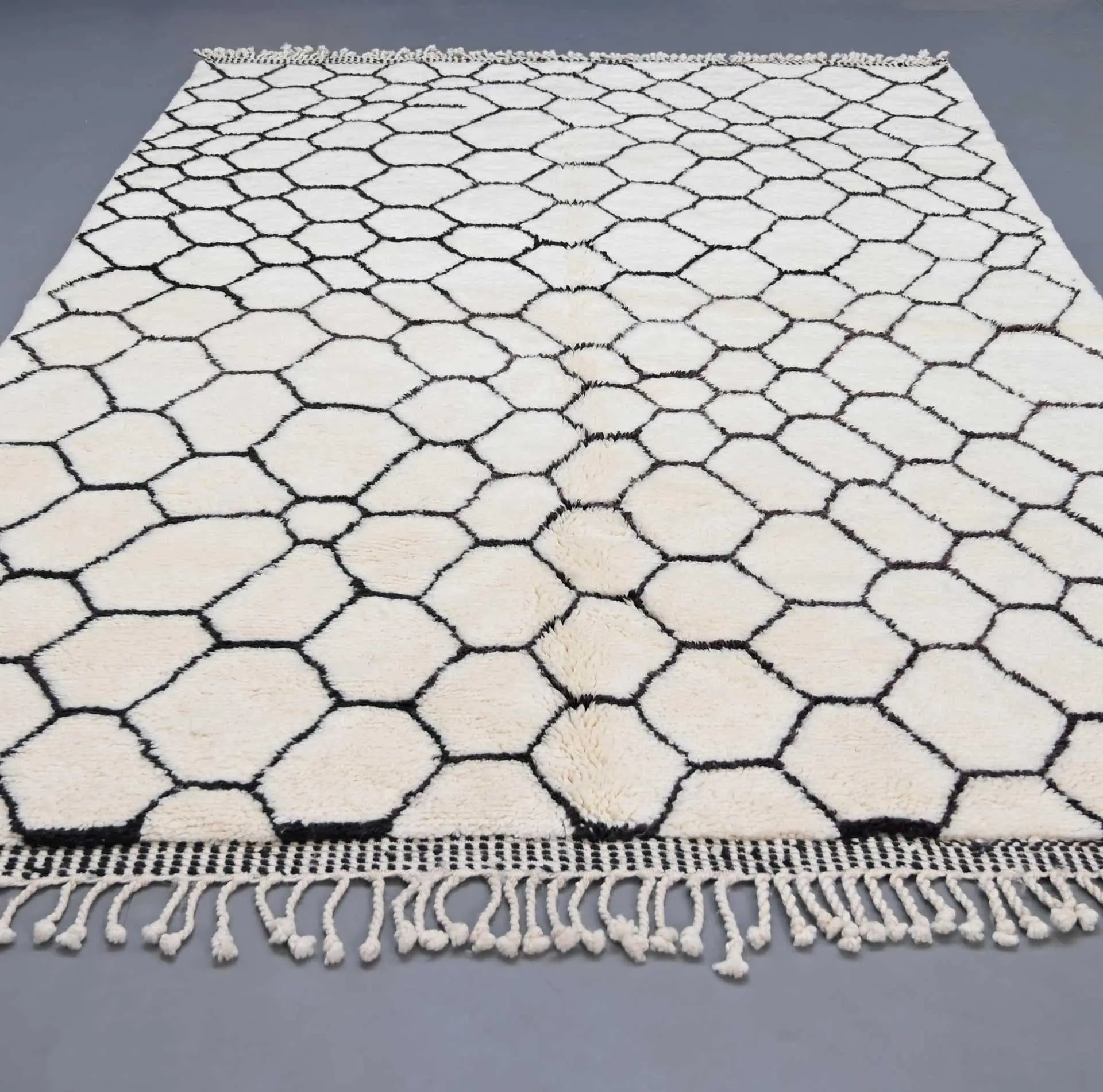 White Luxury Beni Mrirt Rug 6.5 x 9.8 feet / 200 x 300 cm - Ettilux Home